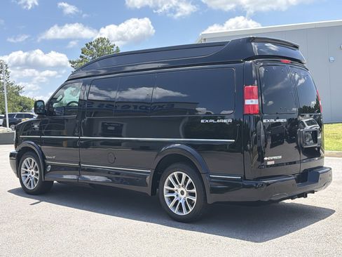 Used 2021 Chevrolet Express 2500 RWD image 10
