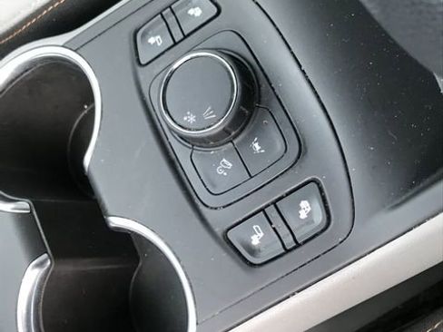 Used 2020 GMC Terrain SLE w/ Driver Convenience Package image 5