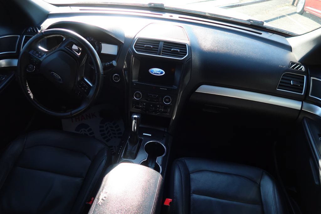 Used 2017 Ford Explorer XLT w/ Equipment Group 202A FWD image 10