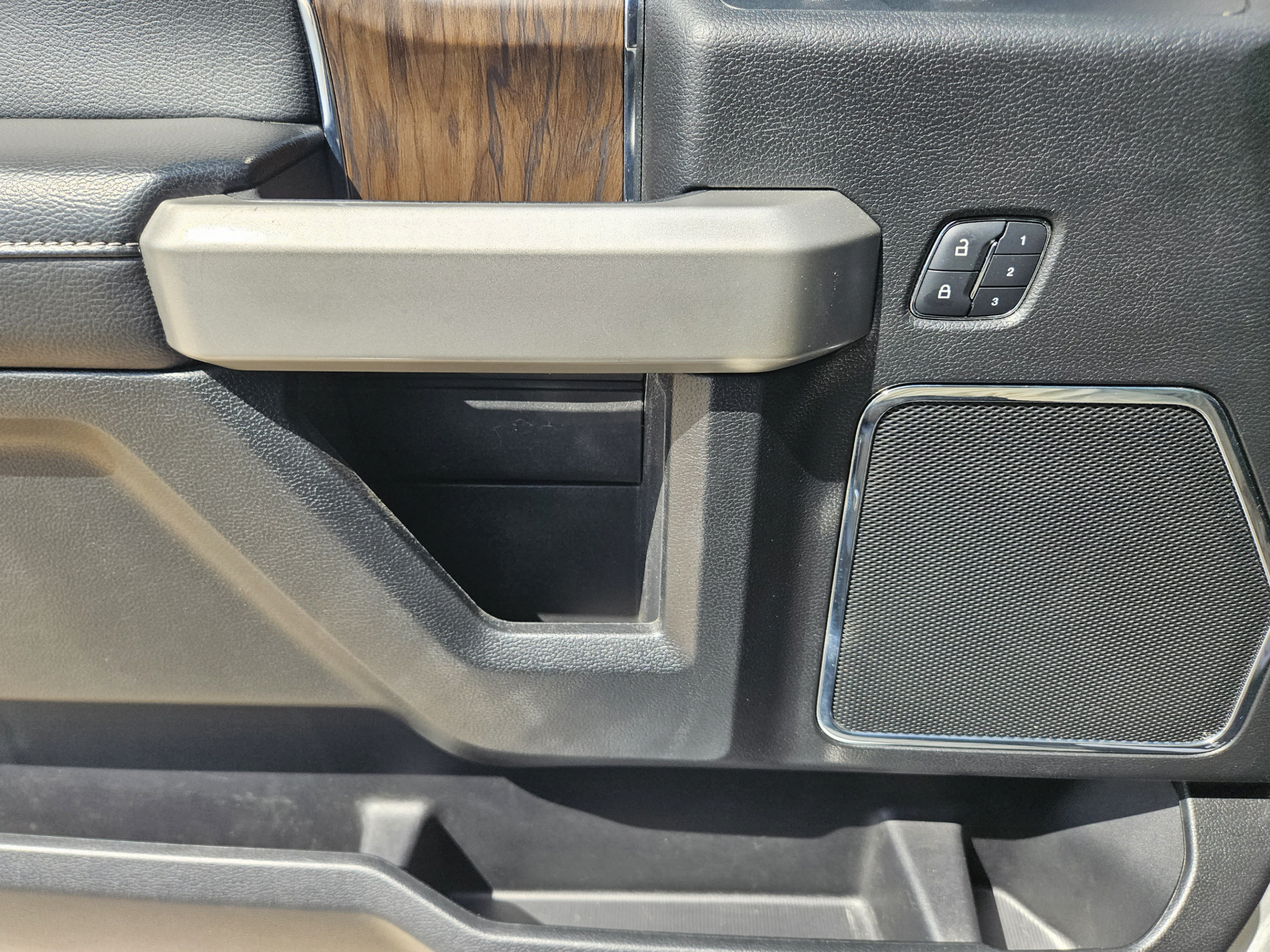 Used 2018 Ford F150 Lariat RWD image 15