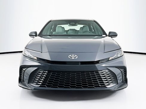 Used 2025 Toyota Camry SE image 2