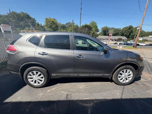 Used 2015 Nissan Rogue S w/ S Family Package image 7