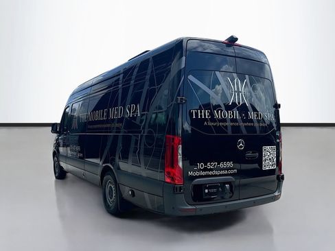 Used 2024 Mercedes-Benz Sprinter 2500 image 5