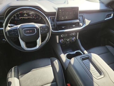 Used 2024 GMC Yukon XL SLT w/ SLT Luxury Package image 20