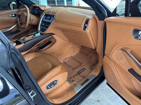 Used 2023 Aston Martin DBX AWD/4WD image 25