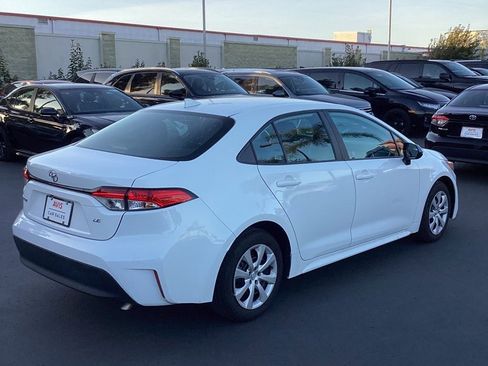 Used 2025 Toyota Corolla LE image 3