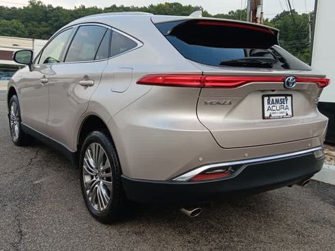 Used 2021 Toyota Venza XLE w/ Softex Package AWD/4WD image 3