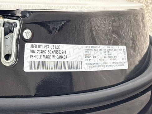 Used 2023 Chrysler Pacifica Touring-L FWD image 32