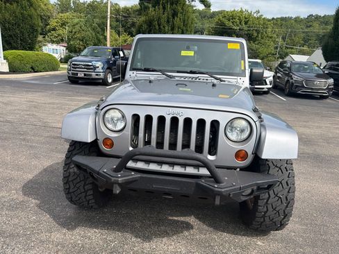 Used 2013 Jeep Wrangler Unlimited Sahara w/ Dual Top Group AWD/4WD image 8