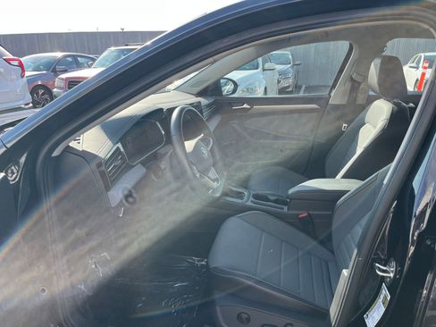 Used 2025 Volkswagen Jetta SE image 27