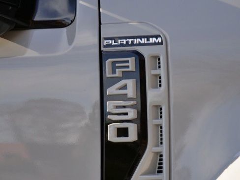 Used 2025 Ford F450 Platinum w/ FX4 Off-Road Package image 57