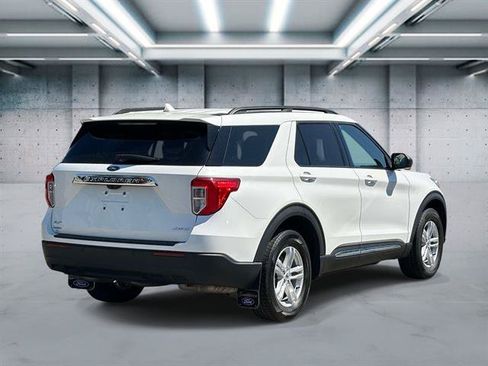 Used 2023 Ford Explorer XLT AWD/4WD image 6