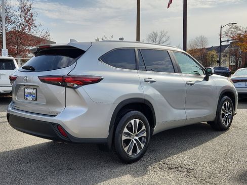 Used 2024 Toyota Highlander XLE image 4
