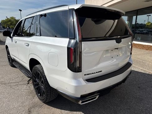 Used 2022 Cadillac Escalade Premium Luxury AWD/4WD image 11