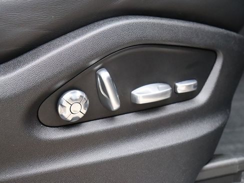 Used 2021 Porsche Cayenne Coupe image 40