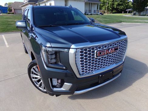 Used 2021 GMC Yukon Denali w/ Denali Ultimate Package AWD/4WD image 7