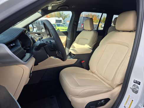 New 2025 Jeep Grand Cherokee Limited w/ Black Appearance Package image 18