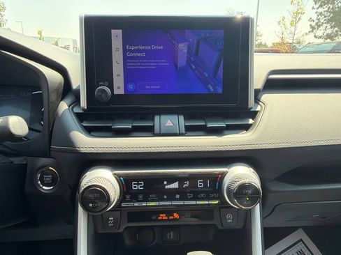 Used 2025 Toyota RAV4 XLE AWD/4WD image 31
