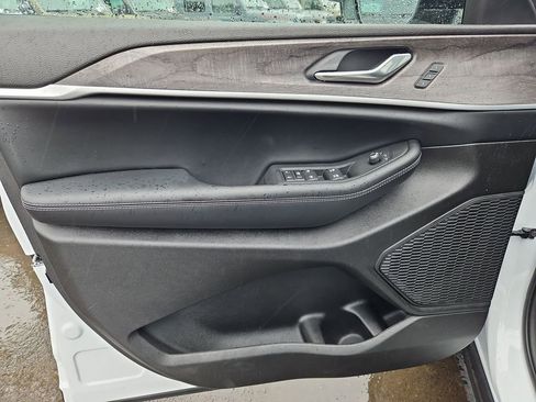 New 2025 Jeep Grand Cherokee L Limited w/ Black Appearance Package image 11