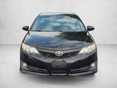 Used 2014 Toyota Camry SE FWD image 2