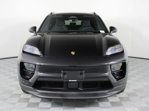 Certified 2025 Porsche Macan Electric image 10