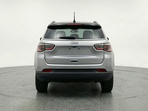 Used 2025 Jeep Compass Limited image 7