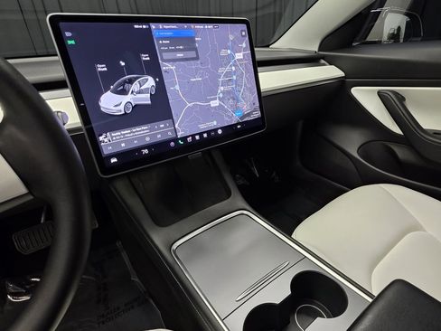 Used 2021 Tesla Model 3 Standard Range Plus image 23