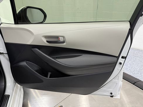 Used 2022 Toyota Corolla LE w/ Carpet Mat Package (TMS) image 30