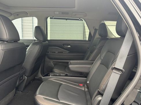 Used 2024 Nissan Pathfinder SL w/ SL Premium Package FWD image 15