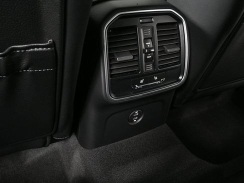 Certified 2025 Porsche Macan image 21