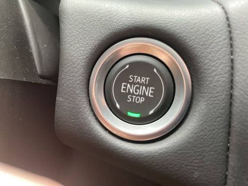 Used 2024 Chevrolet Tahoe Premier AWD/4WD image 25