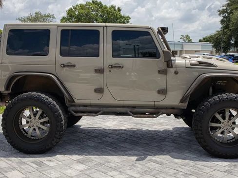 Used 2017 Jeep Wrangler Unlimited Sahara AWD/4WD image 11
