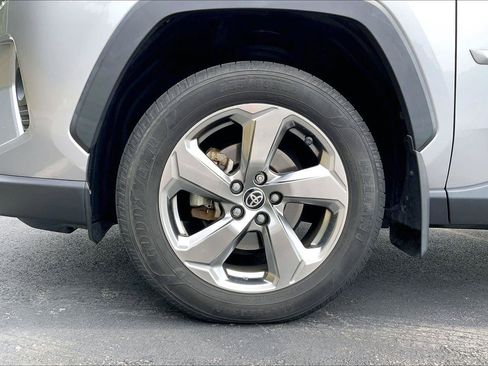 Used 2020 Toyota RAV4 Limited AWD/4WD image 9