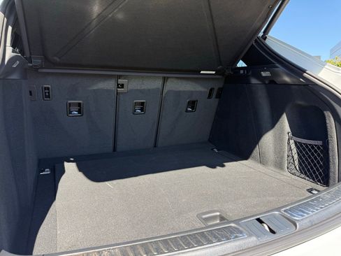 Certified 2026 Porsche Macan image 33