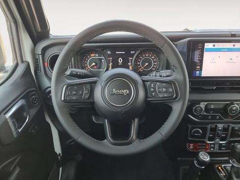 Used 2026 Jeep Wrangler Unlimited Rubicon AWD/4WD image 12