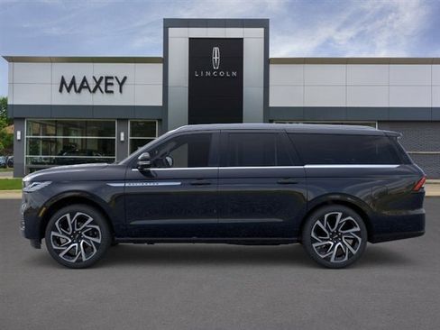 New 2026 Lincoln Navigator L Reserve AWD/4WD image 26