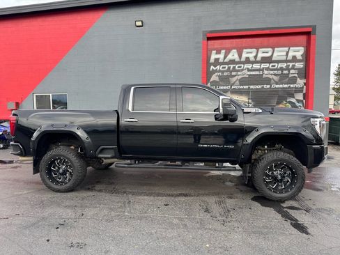 Used 2024 GMC Sierra 3500 Denali w/ Technology Package image 6