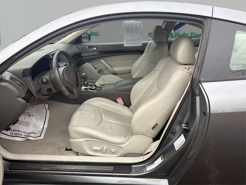 Used 2011 INFINITI G37 Journey w/ Premium Pkg image 9