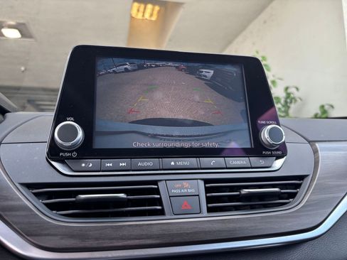 Used 2025 Nissan Altima 2.5 SV FWD image 24