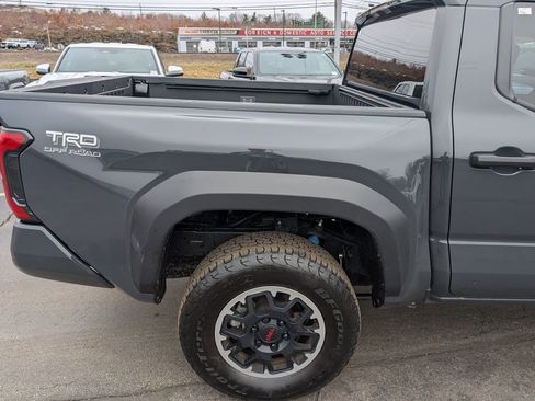 Certified 2024 Toyota Tacoma TRD Off-Road AWD/4WD image 8