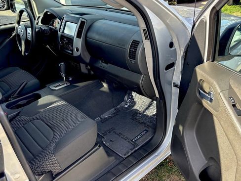Used 2020 Nissan Frontier SV image 21