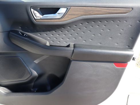 Used 2020 Ford Escape Titanium image 24