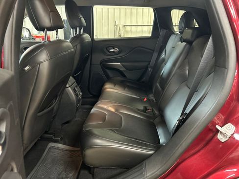 Used 2020 Jeep Cherokee Limited image 25