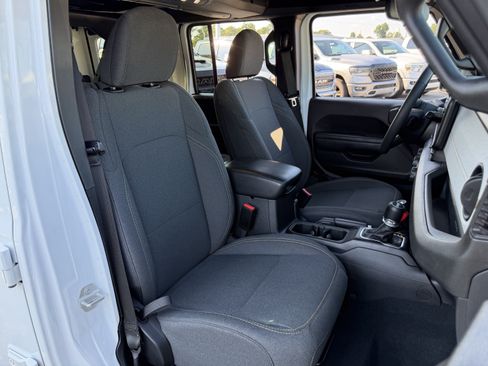 Used 2024 Jeep Wrangler Unlimited w/ Convenience Group AWD/4WD image 34