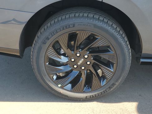 New 2027 Lincoln Navigator Reserve w/ Jet Appearance Package AWD/4WD image 5
