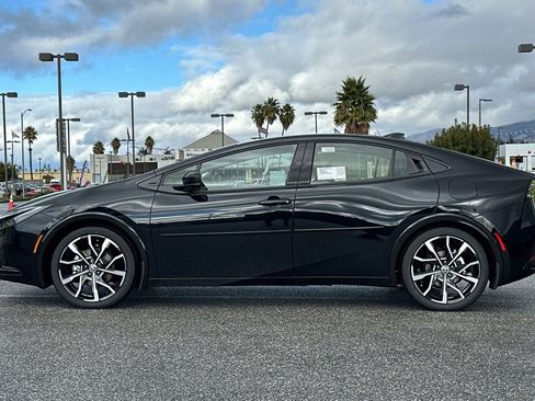 New 2026 Toyota Prius Plug-In Hybrid FWD image 7