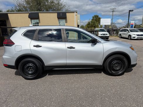 Used 2018 Nissan Rogue S image 4