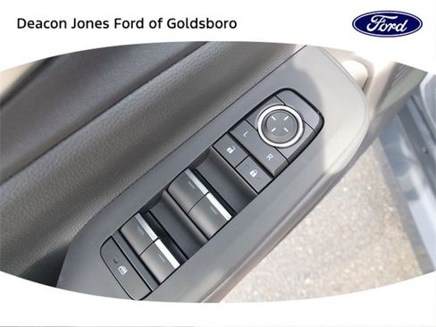 Used 2024 Toyota Prius Prime XSE Premium image 18