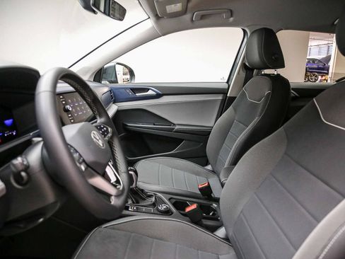 Used 2024 Volkswagen Taos SE AWD/4WD image 19