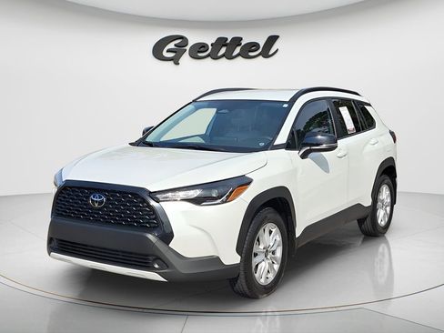 Certified 2025 Toyota Corolla Cross LE image 1